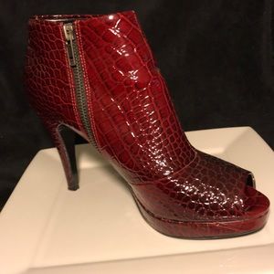 White House Black Market Size 7 Booties